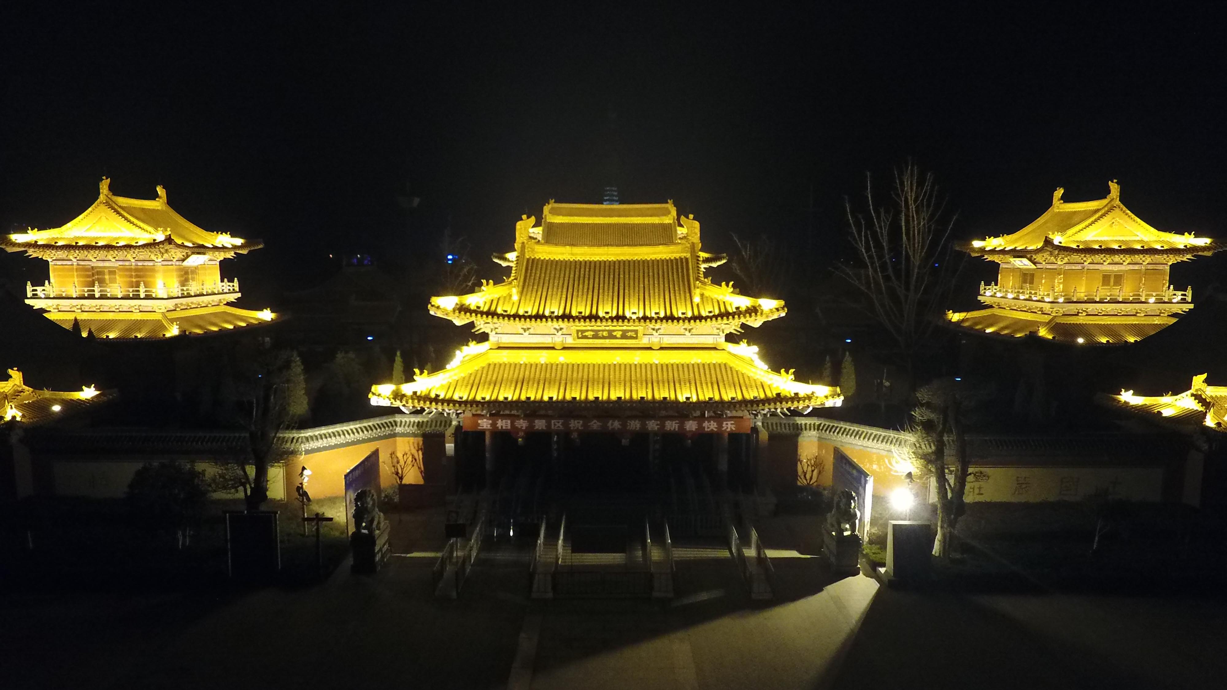 金碧辉光宝相寺.jpg