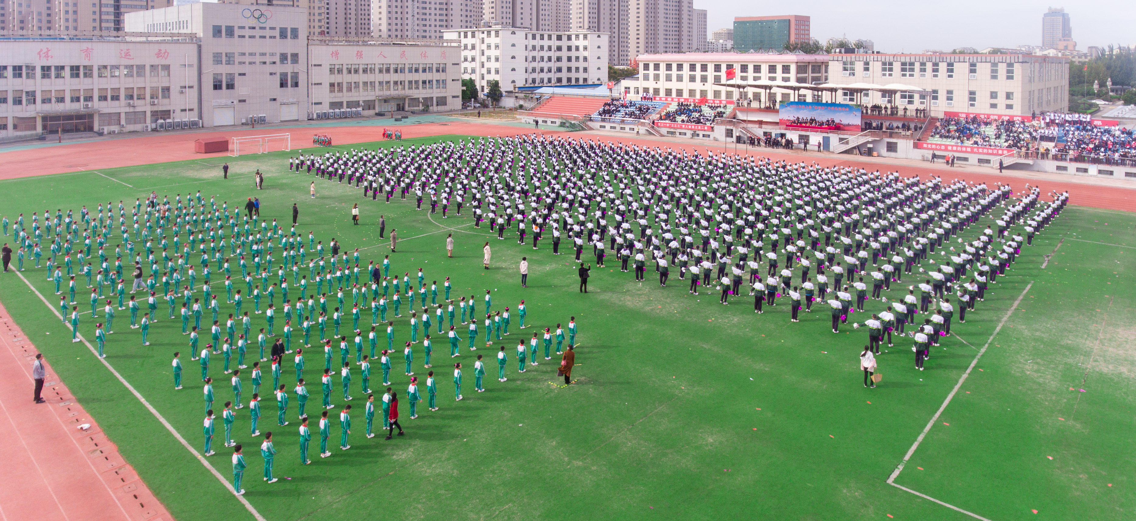 2021年汶上县中小学生运动会开幕式照片