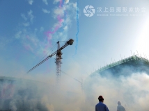 热烈祝贺县文化艺术中心封顶！